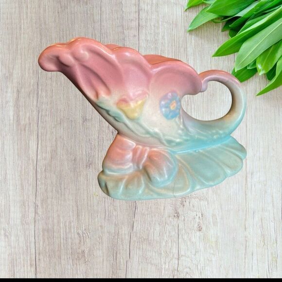 Magnolia Hull Pottery Garniture Set - Picture 5 of 12